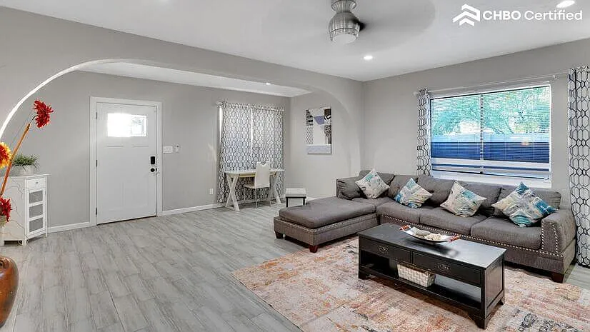 Snug Home Near Downtown Phoenix — Photo 4