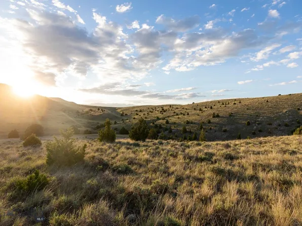 283 Clearwater Trl, Manhattan, MT 59741