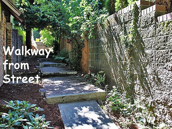 Here is the pathway! It feels like you are in the English Countryside!
