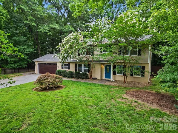 7111 Cedar Lake Ct, Charlotte, NC 28226