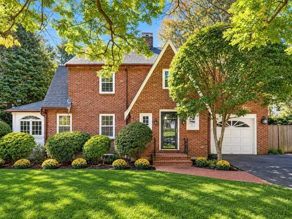 20 Shaw Rd, Wellesley, MA 02481