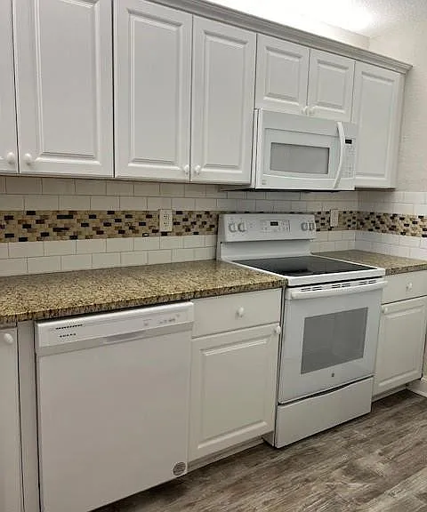 2588 Riverside Dr #2588 — Photo 4