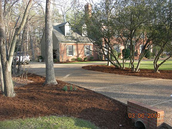 Circular Aggregate Dirveway