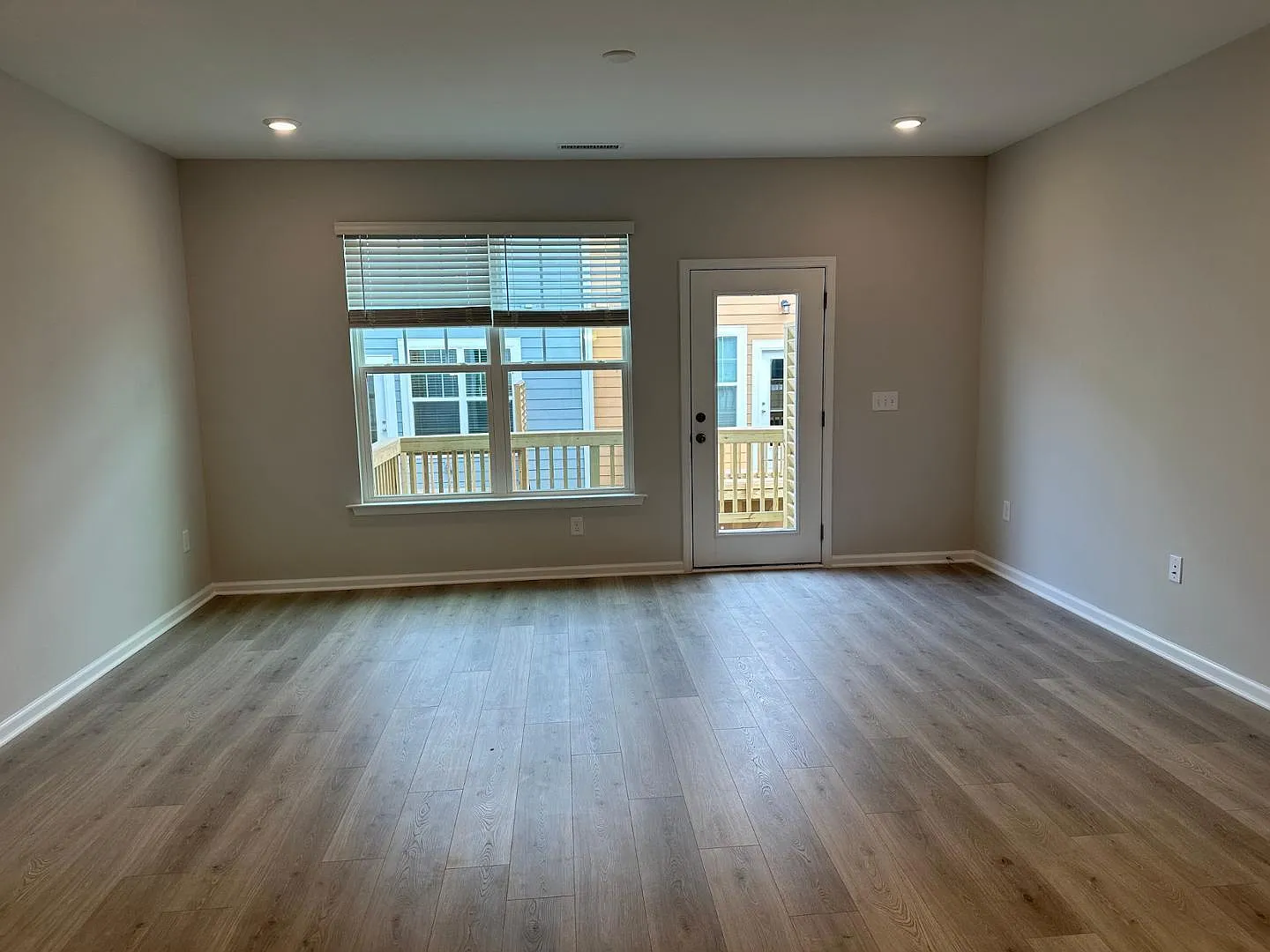 3 bed, 3.0 bath, 1900 sqft, $2,295 — Photo 4