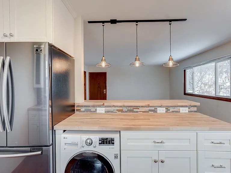 441 Grand Ave — Photo 3