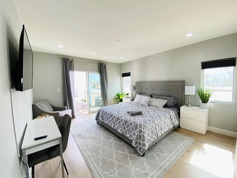 855 N McCadden Pl — Photo 21