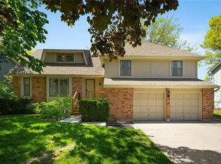 4070 SW Normandy Dr, Lees Summit, MO 64082