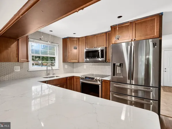 266 Chalet Cir E, Millersville, MD 21108
