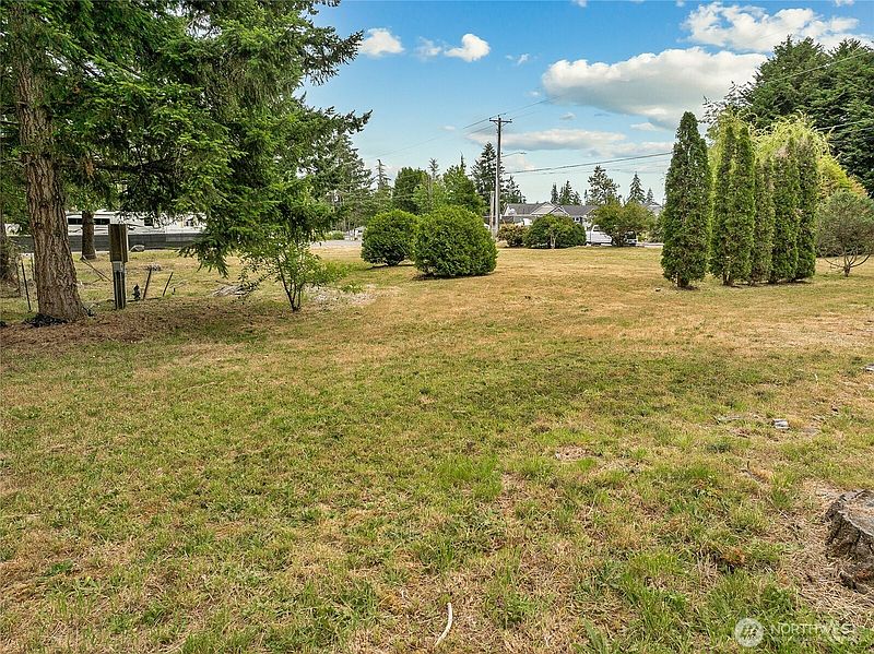 4th image of 4705 208th Street E