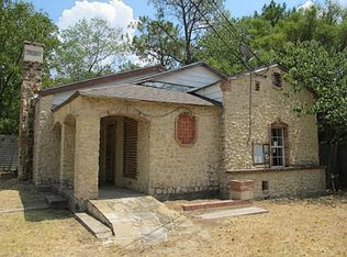 1104 S Saint Augustine Rd, Dallas, TX 75217