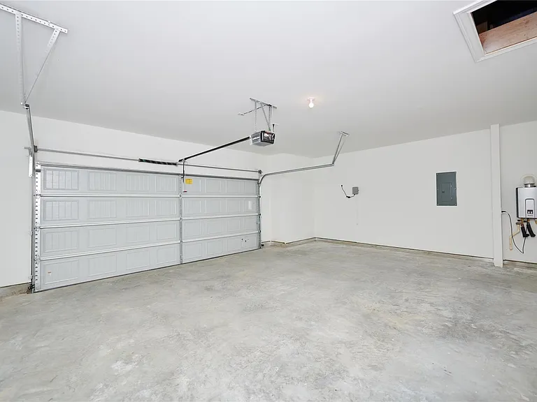 8402 Yellow Fin Ct — Photo 27