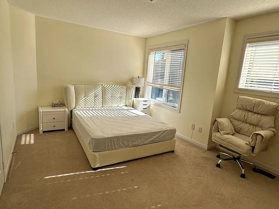 30 Baintree St #1