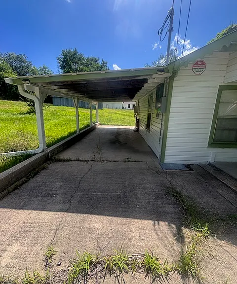 912 Vivian St — Photo 13