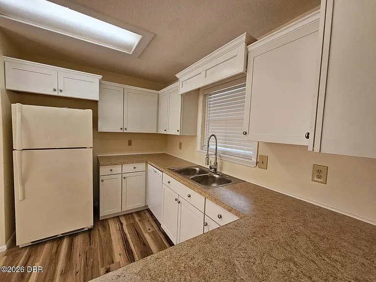 621 Cole Dr — Photo 2