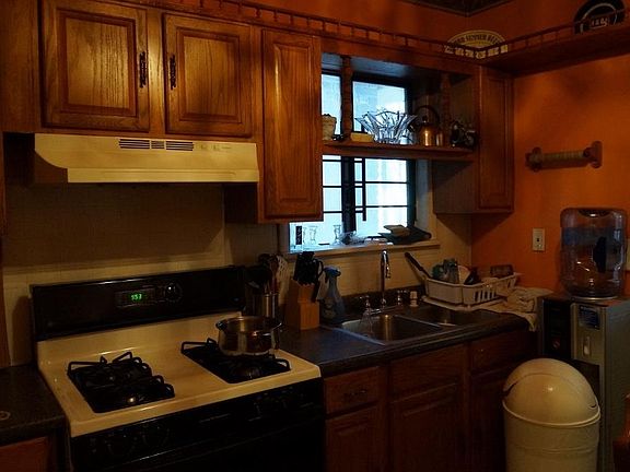 2nd image of 106 Benkard Ave