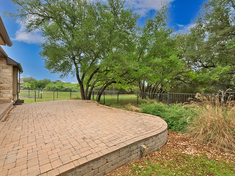 4917 Pyrenees Pass — Photo 22