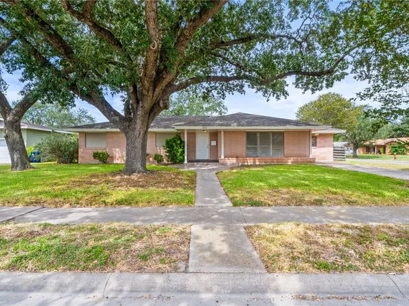300 Hackberry St, Sinton, TX 78387