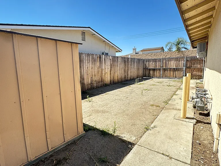1554 W Ramona Dr #B — Photo 8
