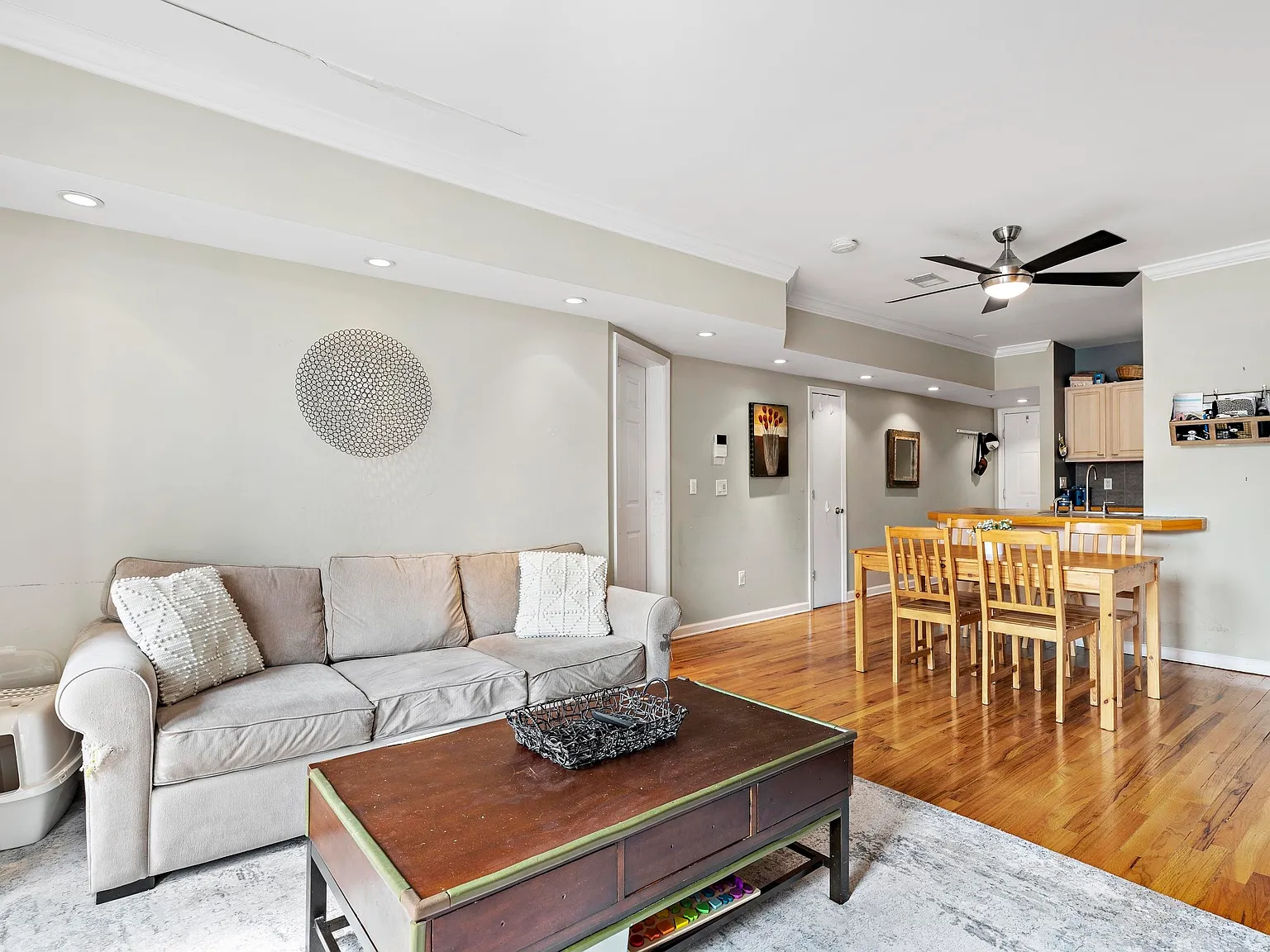 2 bed, 2.0 bath, 982 sqft, $4,450 — Photo 4