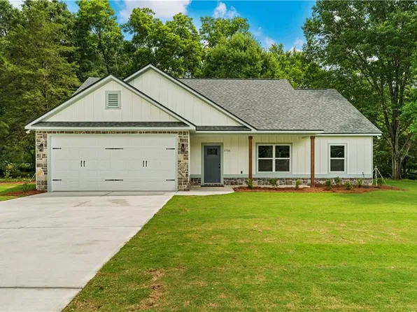 1733 Panther Pkwy, Smiths Station, AL 36877