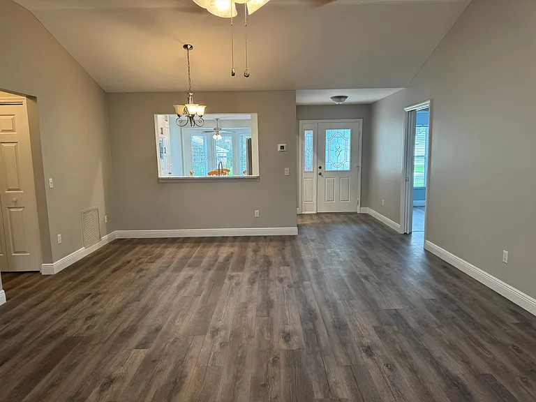 509 Loma Paseo Dr — Photo 6