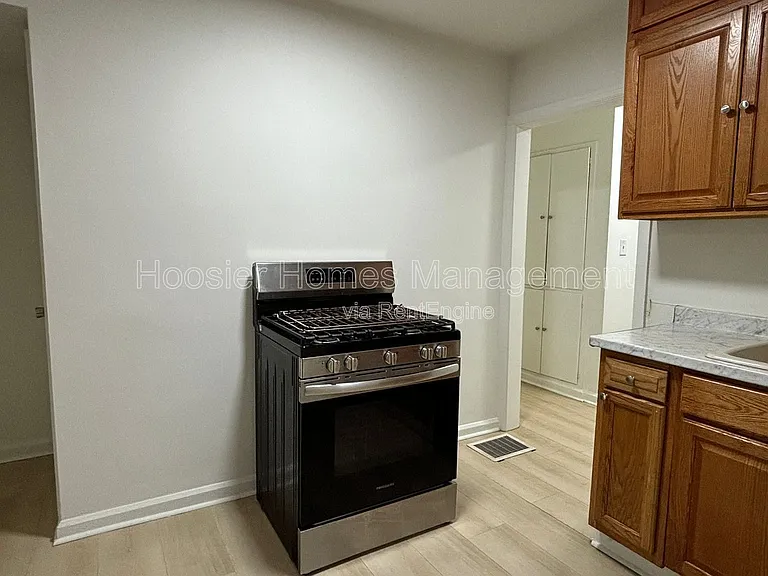 1509 N Chester Ave — Photo 10