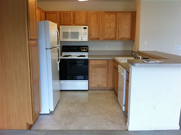 Kitchen with all appliances