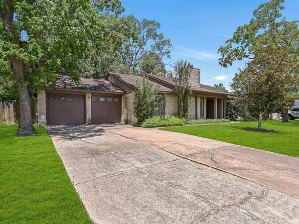 1109 W Castlewood Ave, Friendswood, TX 77546