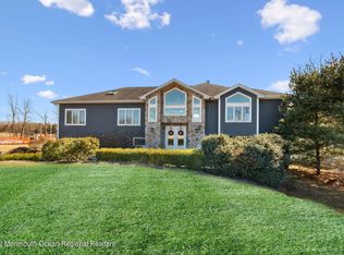 51 Burlington Path Rd, Cream Ridge, NJ 08514