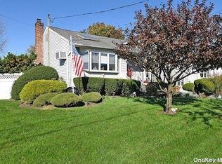 1471 N Jerusalem Rd, East Meadow, NY 11554