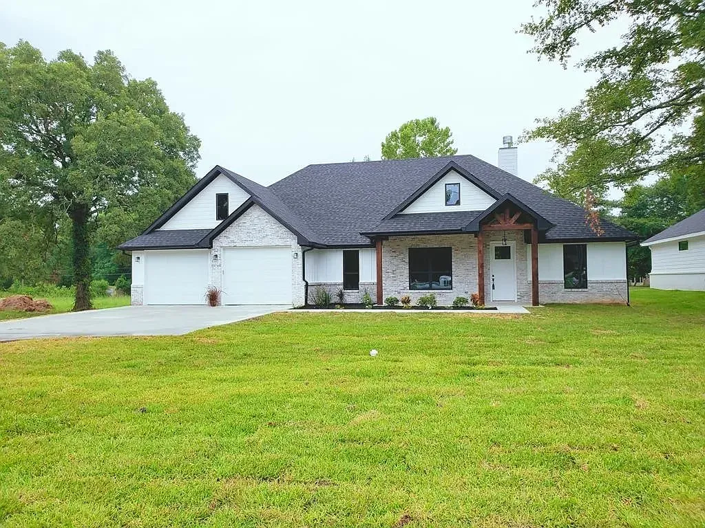Building Photo - 305 Brentwood Dr
