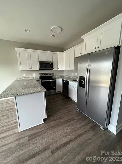 3 bed, 2.5 bath, 1320 sqft, $2,100 — Photo 3