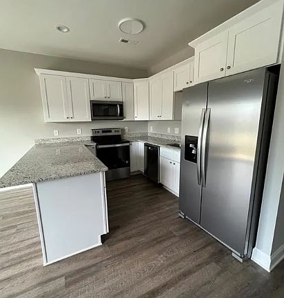 3rd image of 5000 Roberta Rd