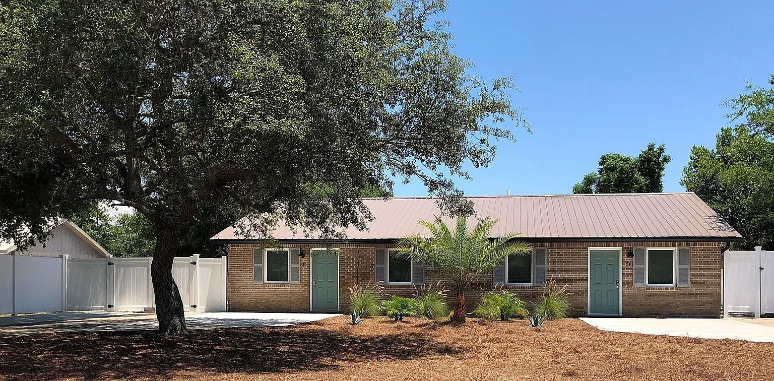 2 bed, 918 sqft, $2,000 — Photo 1