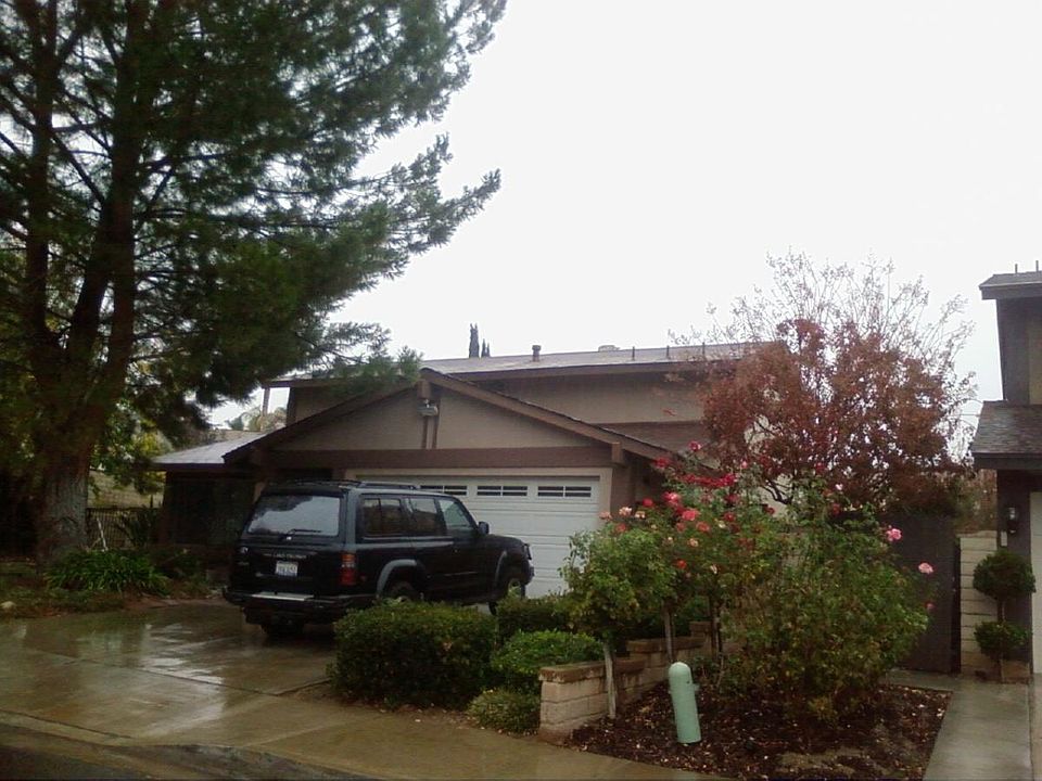 front house on cul de sac