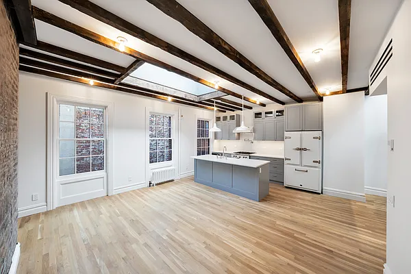 Rented by New York Residence | media 39