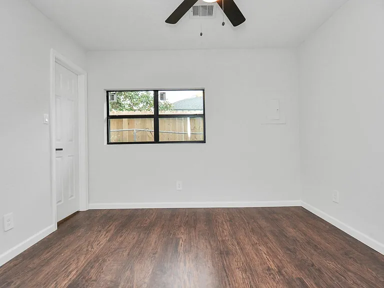 262 1/2 De Boll St — Photo 10