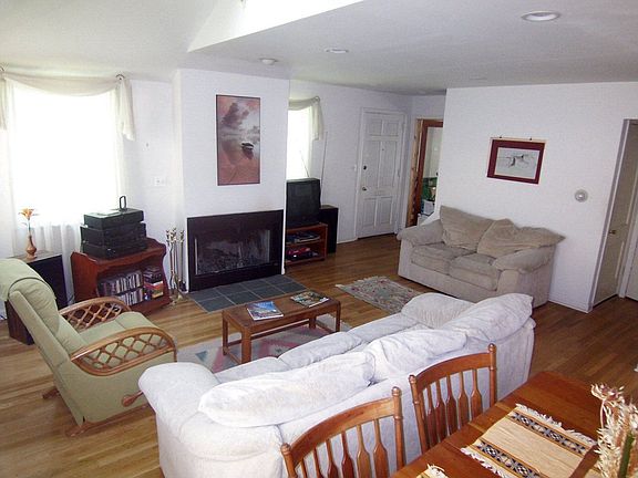 3rd image of 3312 Ferndale St