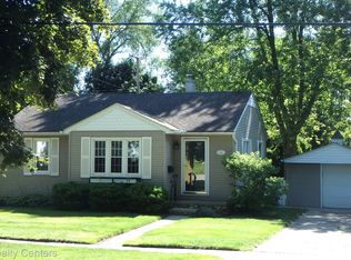 36 S Holcomb Rd, Clarkston, MI 48346