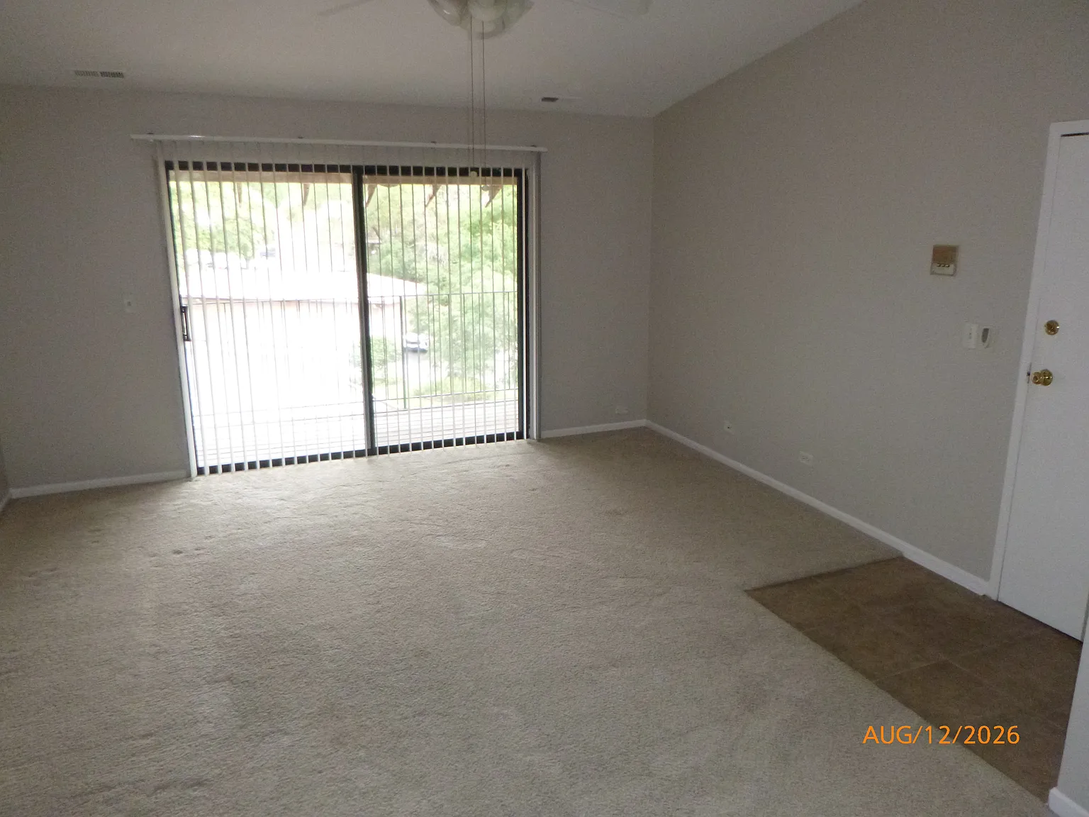 One Bedroom Condo - Lombard — Photo 3