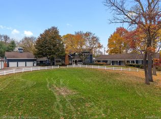 1900 Tiverton Rd, Bloomfield Hills, MI 48304