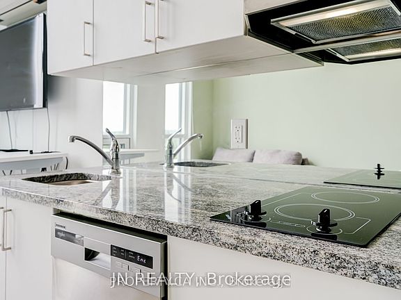 5th image of 1900 Simcoe St N #642