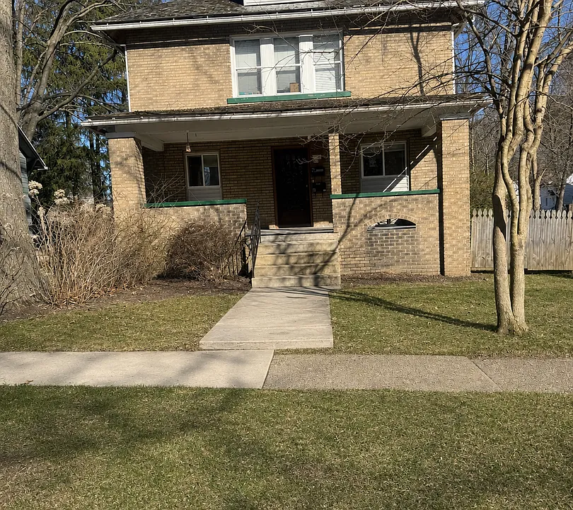 1017 Vine St