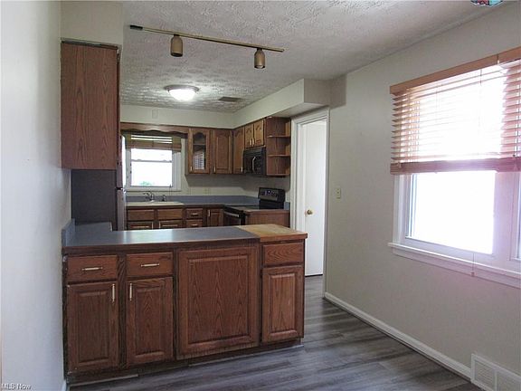 4th image of 209 Allynd Blvd