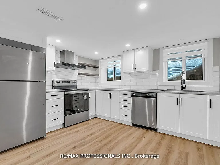 139 Byron Ave #LOWER — Photo 6