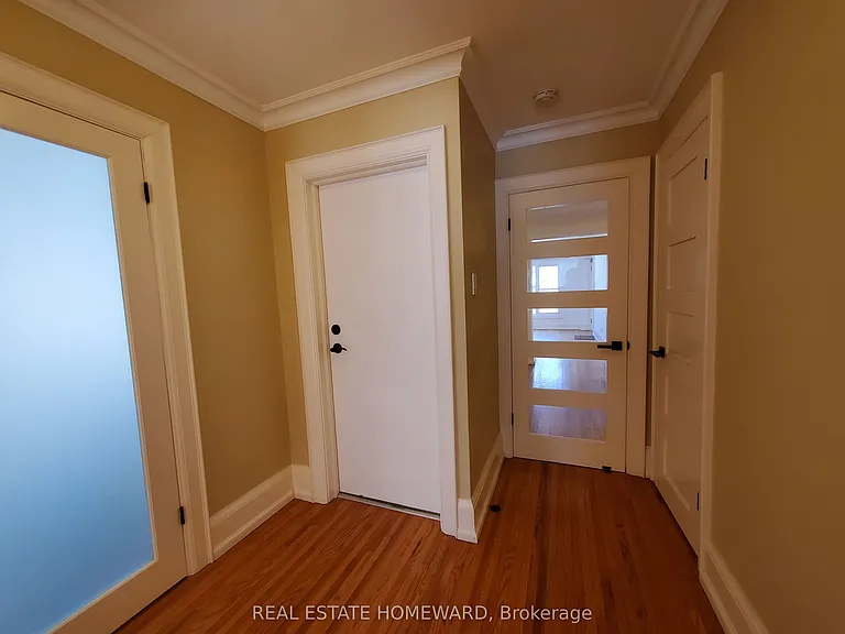 21 Love Cres #MAIN FLOOR — Photo 33