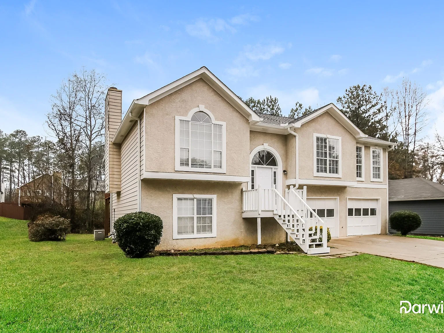 5 bed, 3.0 bath, 2259 sqft, $2,405 — Photo 2