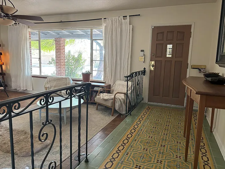 1828 N Campbell Ave — Photo 2