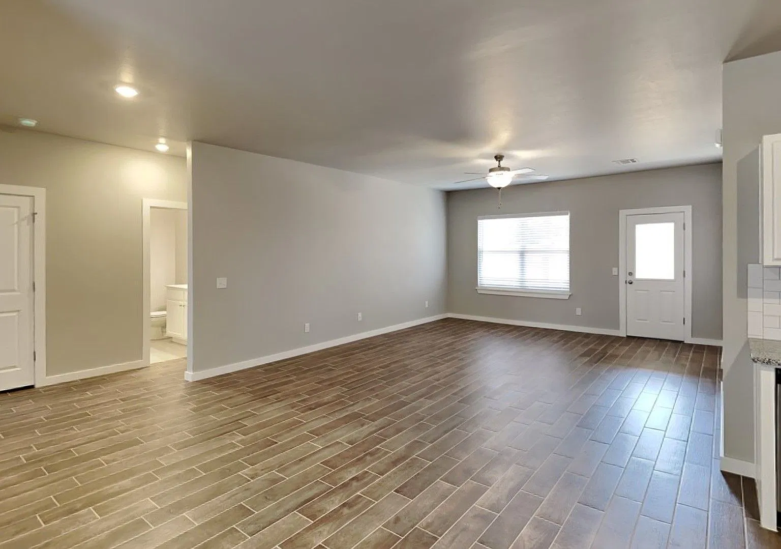 3 Bedroom 2 Bathroom 2 Car Garage Home in Oakdale School District — Photo 4