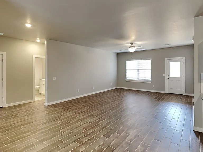 12432 Armstrong Dr — Photo 4